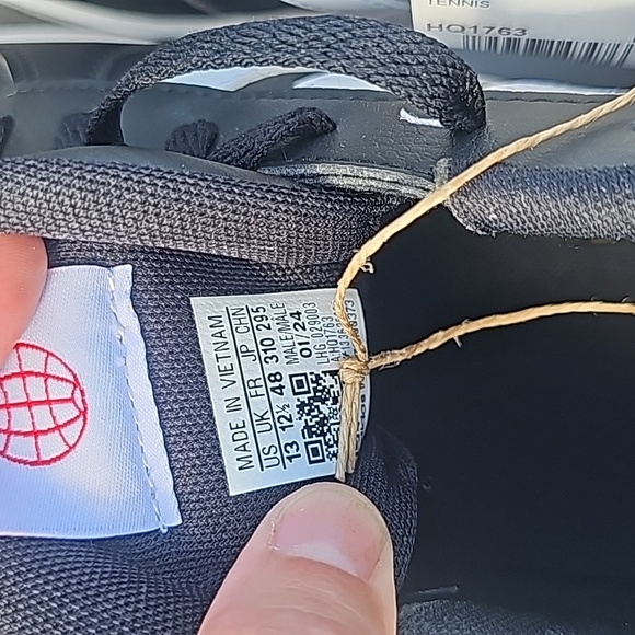 Adidas Men Size 13 Courtbeat Court Beat tennis shoe NEW with Box black white red - Picture 12 of 13